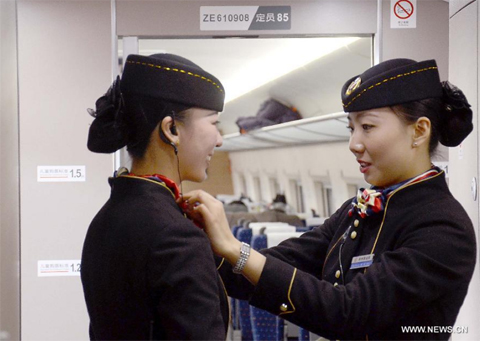 Đội tiếp viên xinh đẹp trên tàu cao tốc Trung Quốc