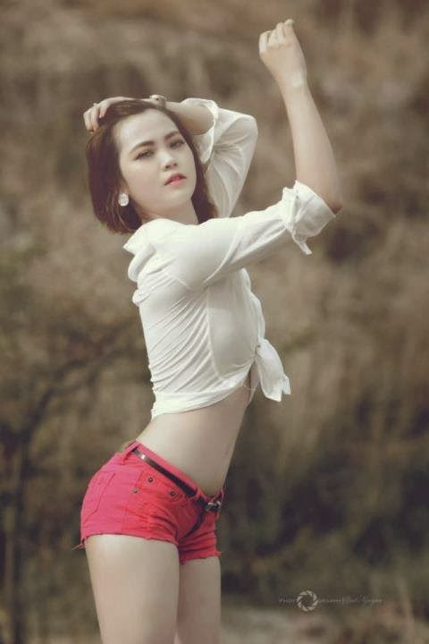 Girl xinh bưởi đẹp khoe vòng 1 căng tròn