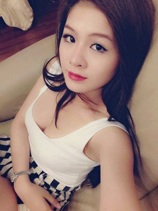 Girl xinh bưởi đẹp khoe vòng 1 căng tròn