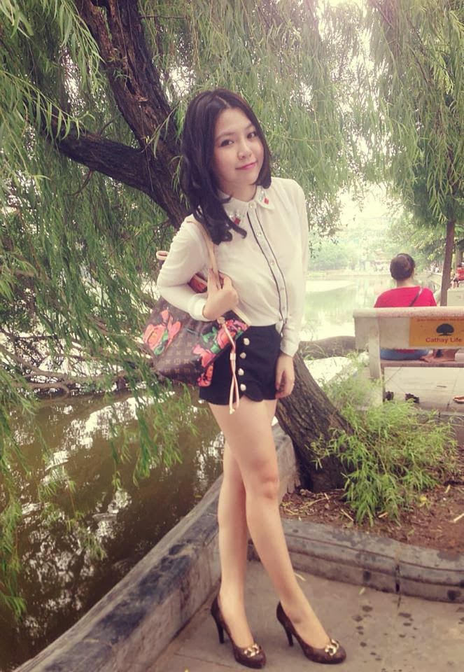 Girl xinh bưởi đẹp khoe vòng 1 căng tròn