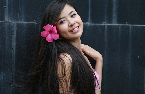 Hoa hậu Kiều Khanh với bikini