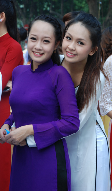 Hoa khôi sinh viên Hà Nội duyên dáng với áo dài
