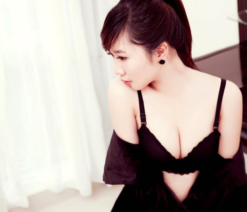 Hot girl gai dep Nu Phạm khoe ba vòng nóng bỏng