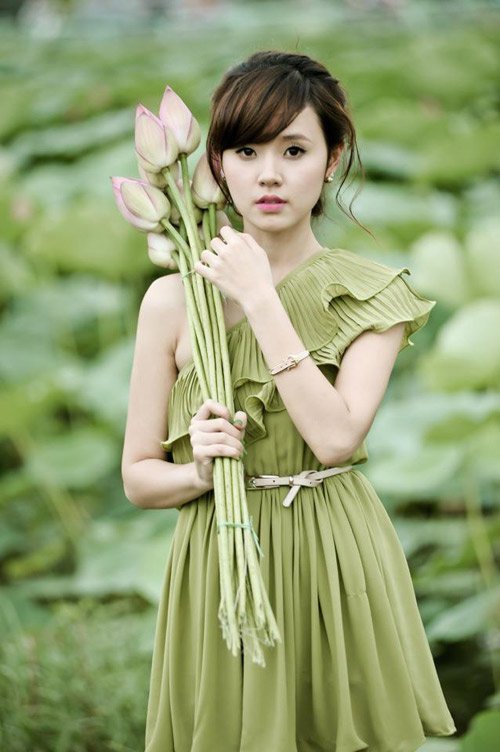 Hotgirl đẹp tự nhiên nhất showbiz