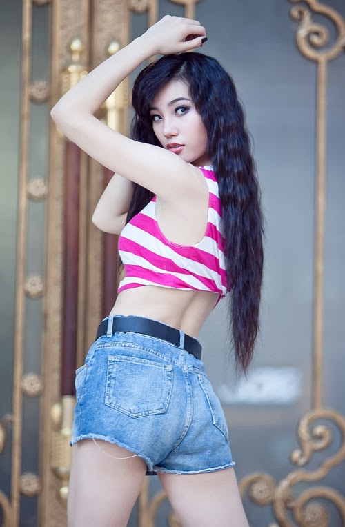 Lana Huỳnh khoe đường cong gợi cảm