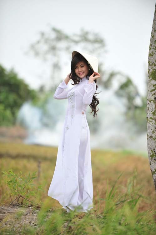 Miss Teen Diễm Trang đằm thắm với áo dài