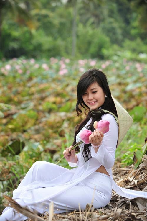 Miss Teen Diễm Trang đằm thắm với áo dài