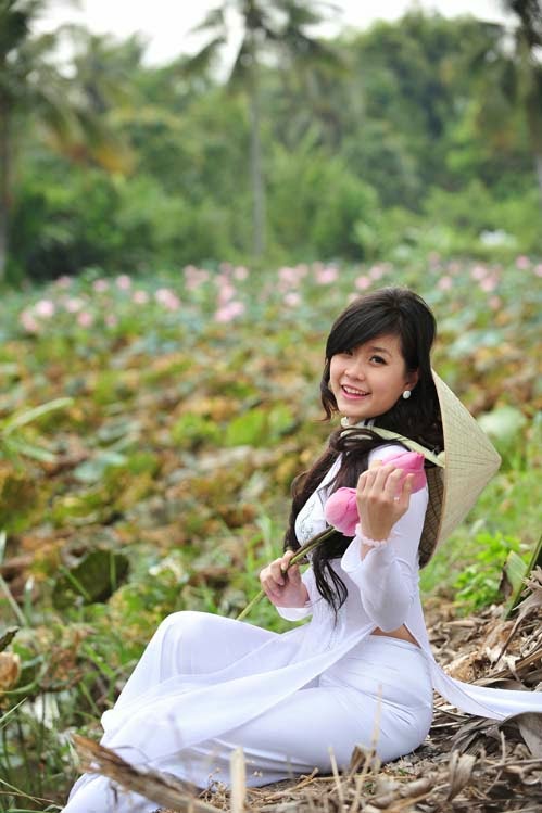 Miss Teen Diễm Trang đằm thắm với áo dài