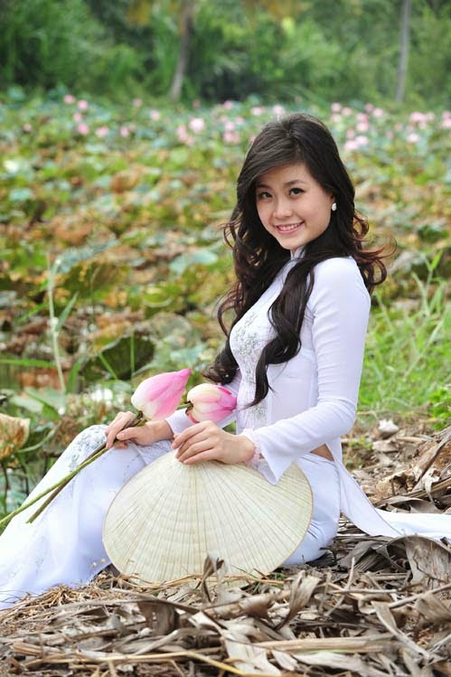 Miss Teen Diễm Trang đằm thắm với áo dài