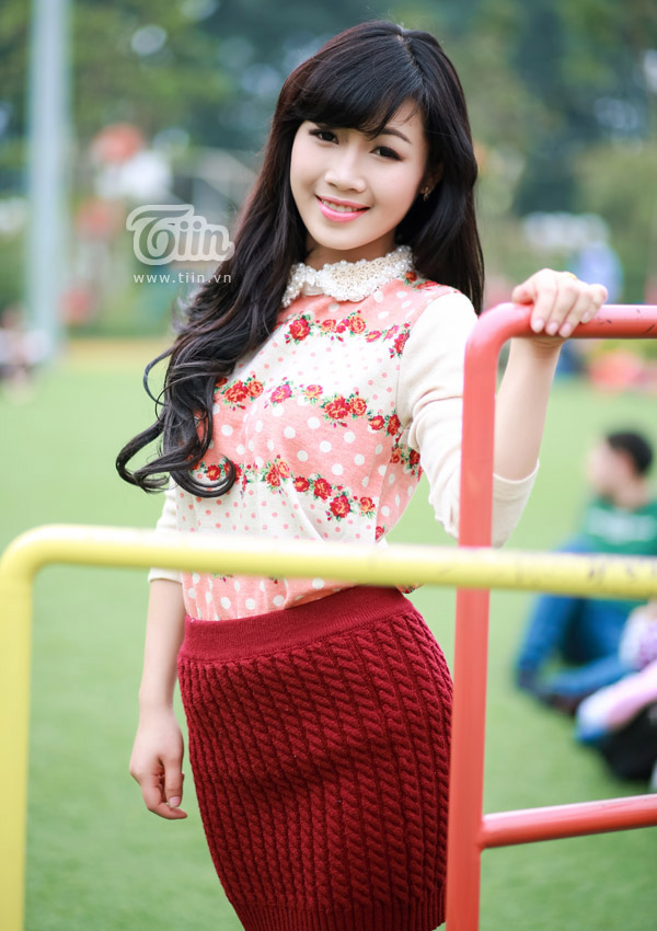 Mix đồ cực xinh như Thùy Linh 'Thử làm hot girl'