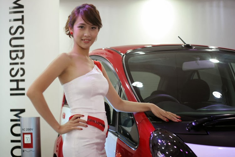 Ngắm chân dài khoe sắc tại Việt Nam Motor Show