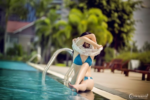 Ngắm người đẹp cùng bikini bên hồ bơi