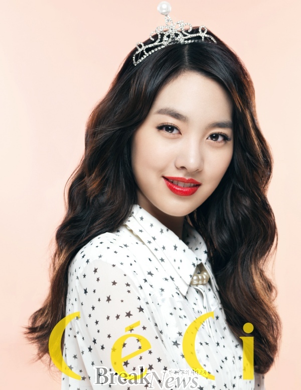 Sao Hàn đầy sắc màu trên bìa tạp chí tháng 9