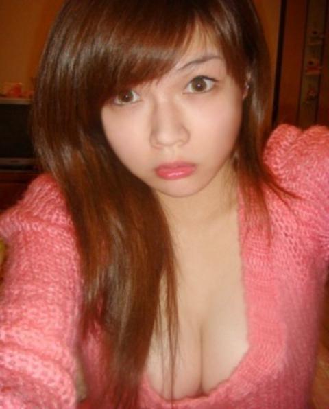 Teen china khoe vòng 1