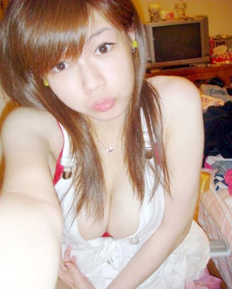 Teen china khoe vòng 1