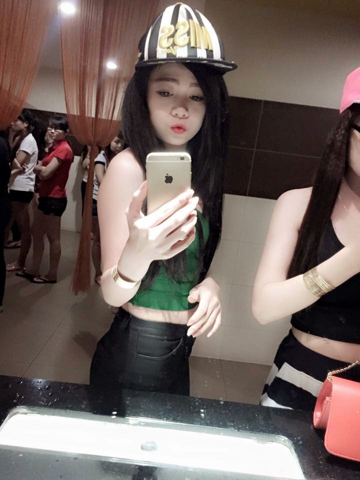 Teen kute khoe vòng một cực khủng