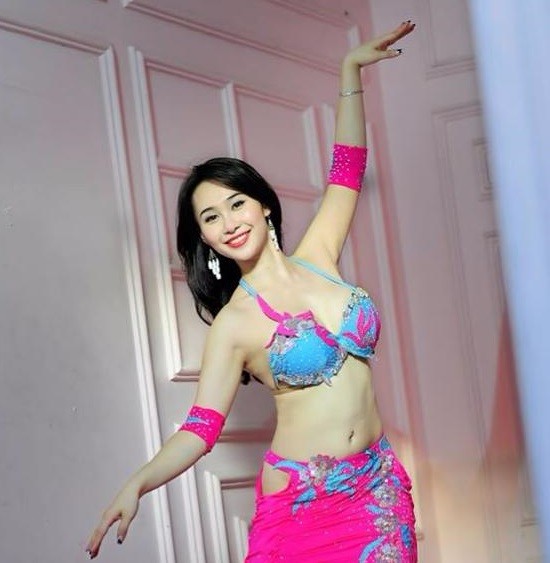 Thân hình nuột nà quyến rũ của cô giáo dạy múa bụng Hà Nội