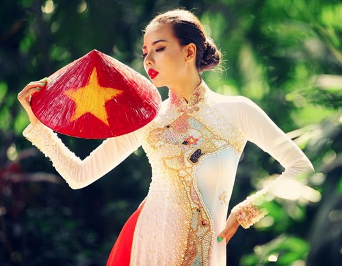 Thời trang yêu nước của các ngôi sao Việt
