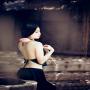 Người đẹp khoe lưng trâng gợi cảm