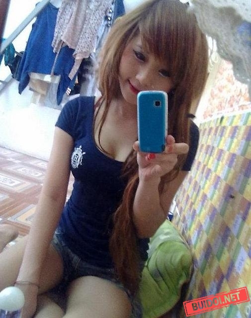 Bích Ngọc Kute Girl vào nhà ngỉ show hàng