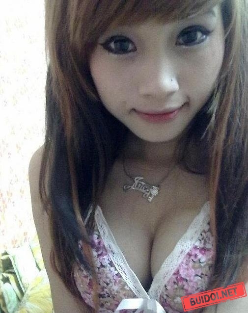 Bích Ngọc Kute Girl vào nhà ngỉ show hàng