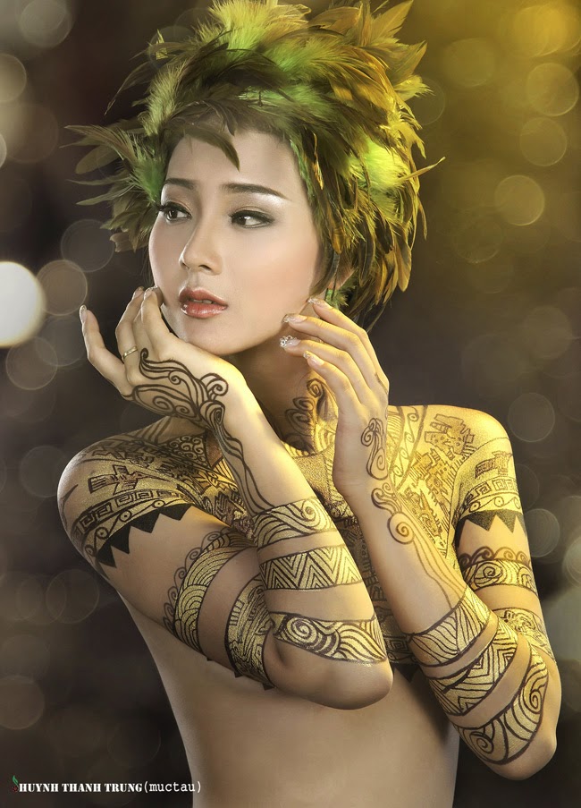 Bộ ảnh bodypainting ấn tượng của hot girl Nga Tây