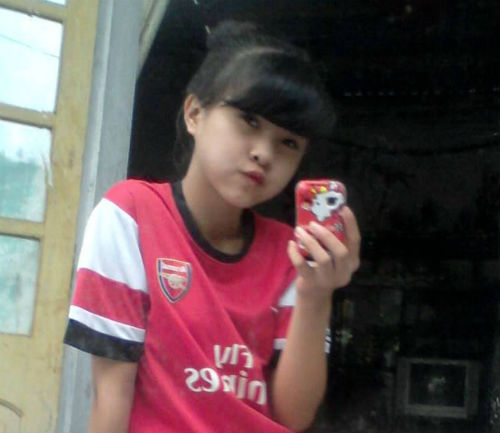 Các cổ động viên nữ xinh đẹp như mơ của Arsenal