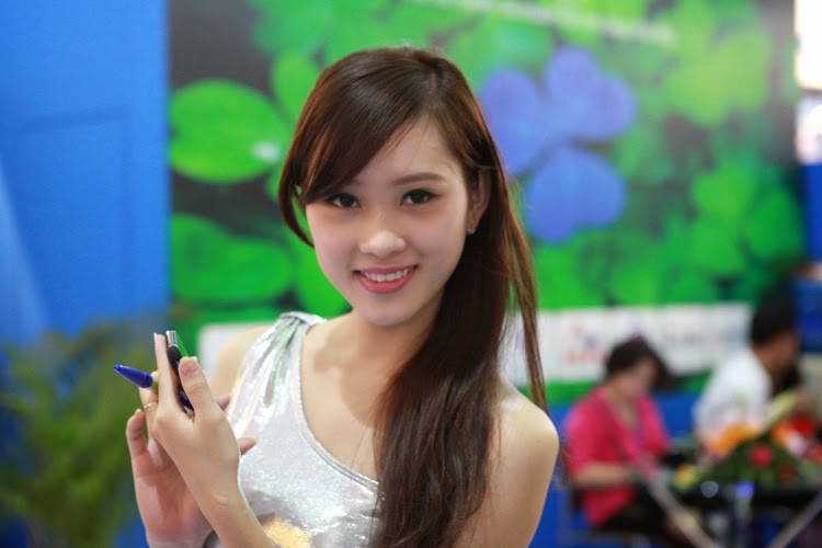 Chân dài tỏa sáng tại Mobile Vietnam 2012