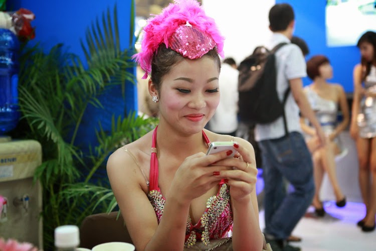 Chân dài tỏa sáng tại Mobile Vietnam 2012