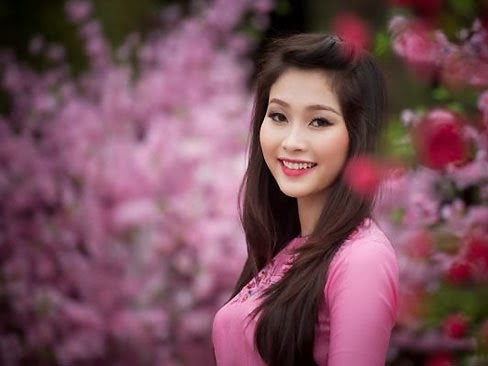 Đặng Thu Thảo thướt tha với áo dài