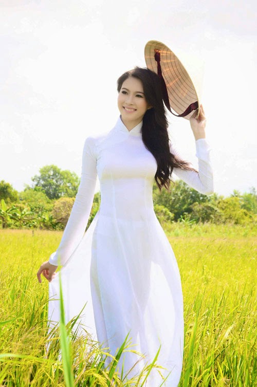 Đặng Thu Thảo thướt tha với áo dài