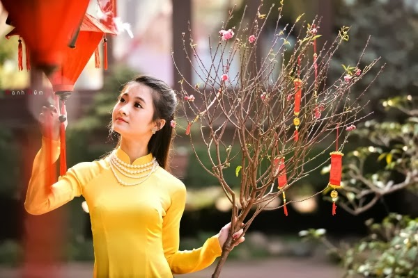 Đón xuân về cùng thiếu nữ xinh đẹp