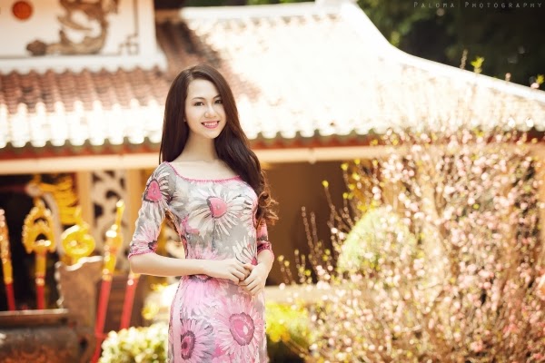 Đón xuân về cùng thiếu nữ xinh đẹp