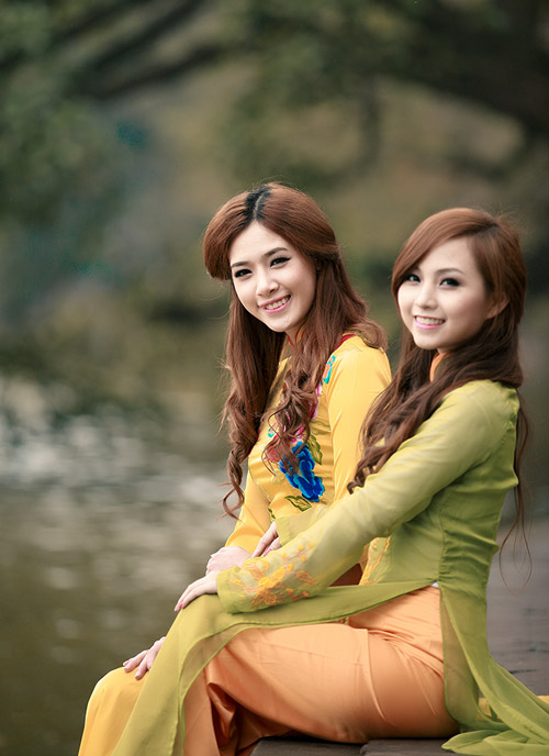 Girl việt bên hồ gươm