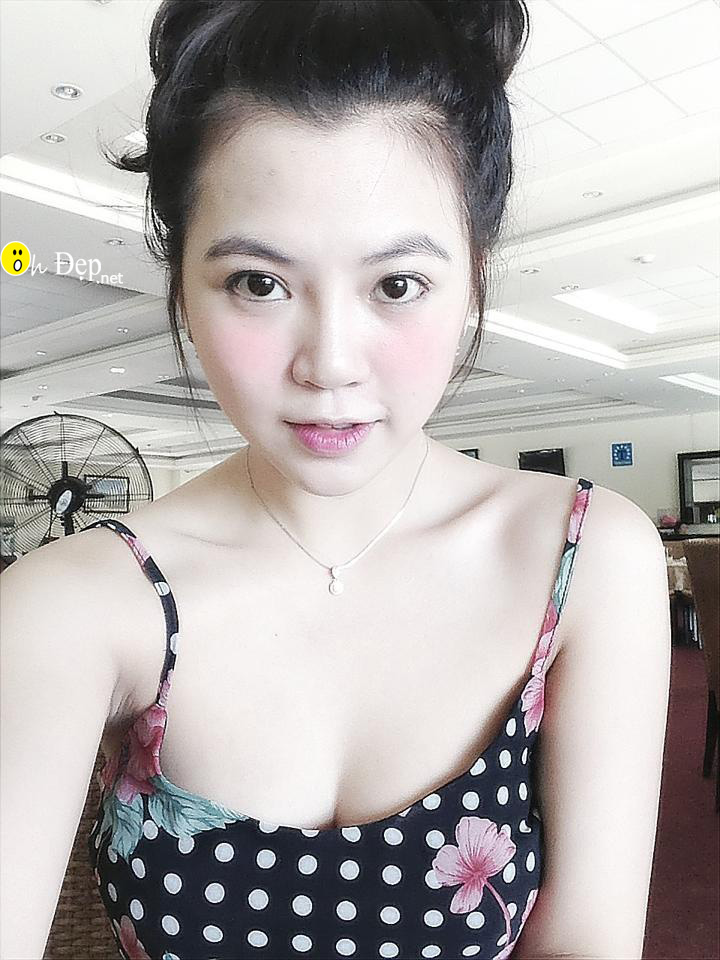 Girl xinh khoe vếu khoe chân dài trắng nõn nà