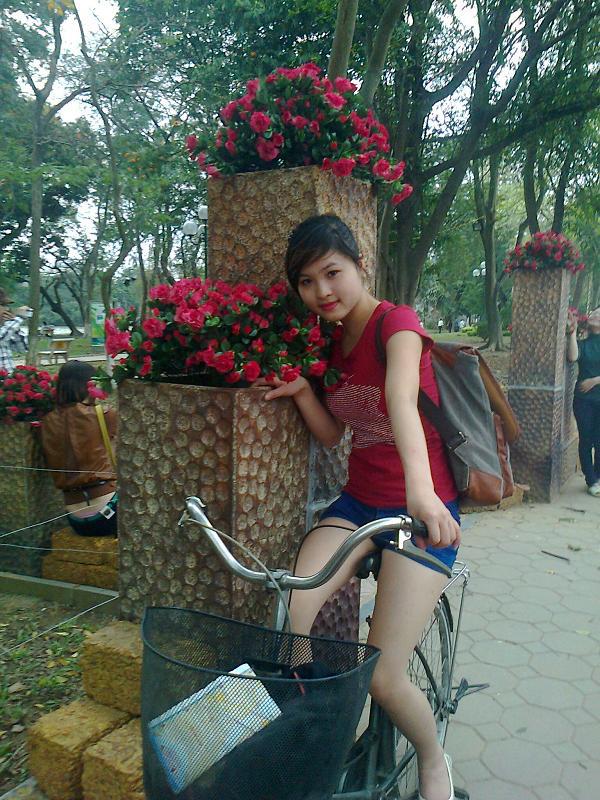 Girl xinh show hang nhân chuyến đi dạo làm vài kiểu tặng các fan