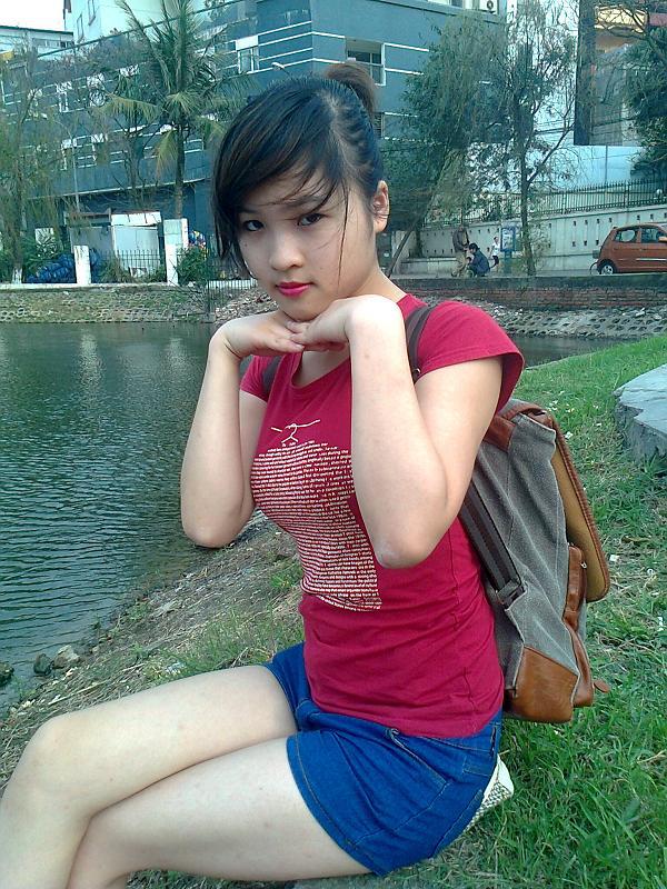 Girl xinh show hang nhân chuyến đi dạo làm vài kiểu tặng các fan