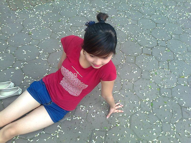 Girl xinh show hang nhân chuyến đi dạo làm vài kiểu tặng các fan