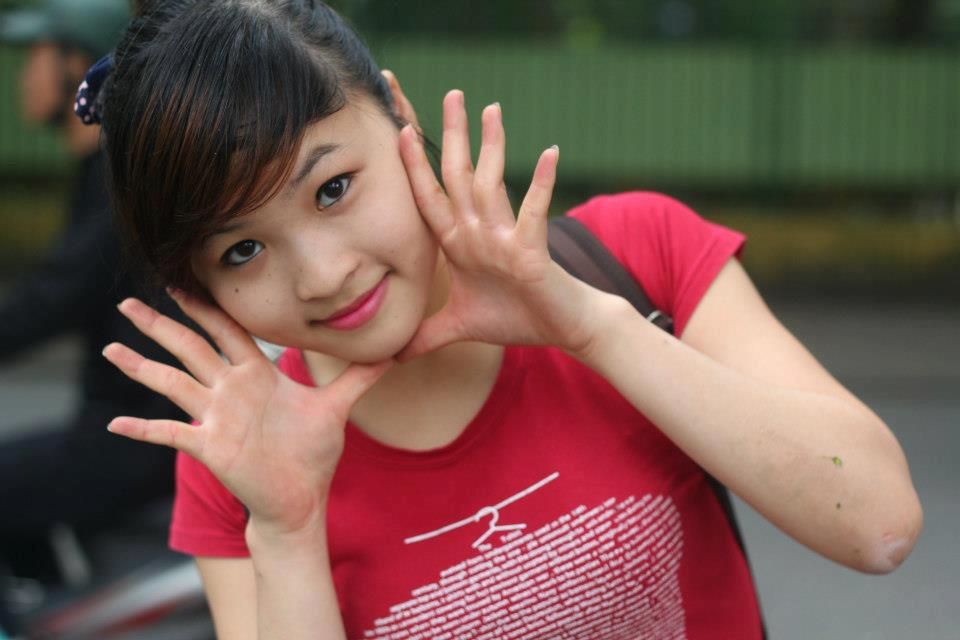 Girl xinh show hang nhân chuyến đi dạo làm vài kiểu tặng các fan