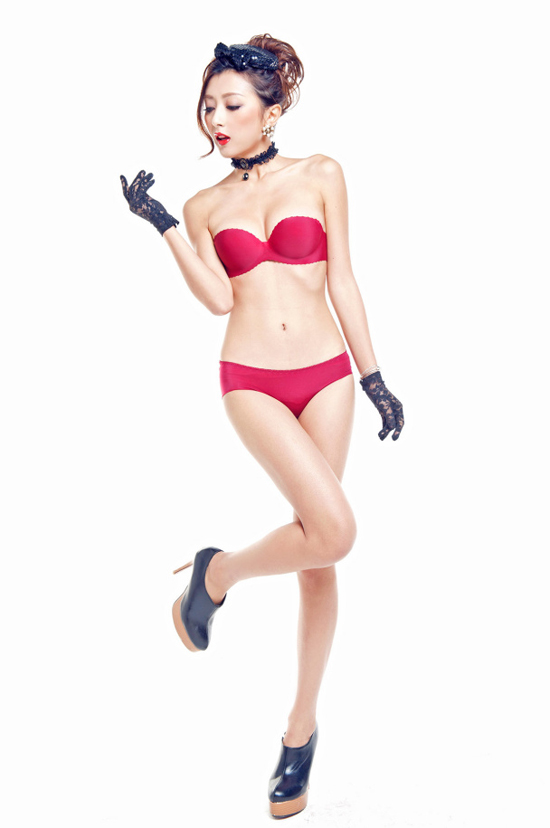 Girl xinh với bikini khiêu gợi