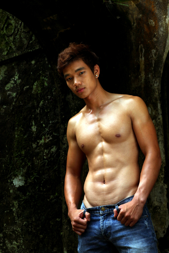 Hot boy Quỳnh Kenzo khoe body nóng bỏng tay