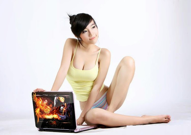 Hot girl Elly Trần và Trang Jolin 