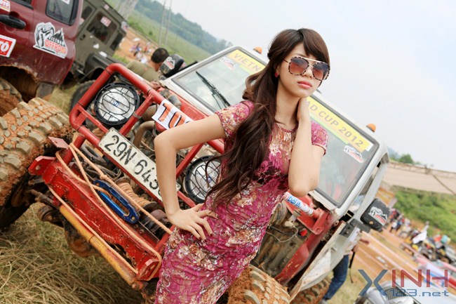 Hotgirl Hà Thanh làm ‘nóng’ Viet Nam Offroad Cup