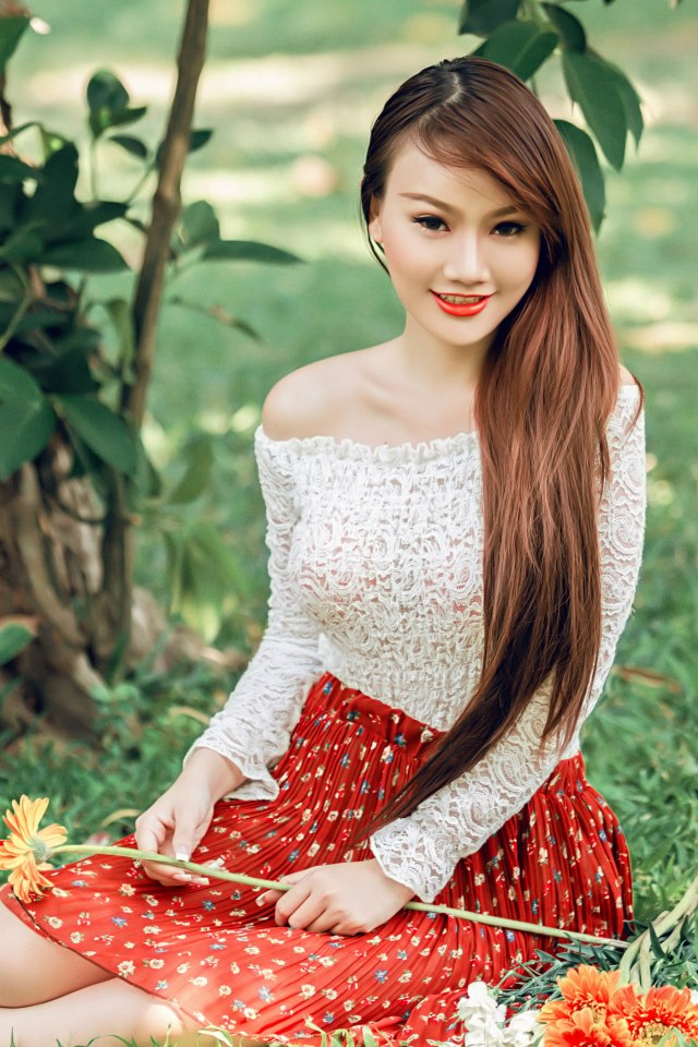 Hotgirl Jolie Quỳnh e ấp đón xuân sang