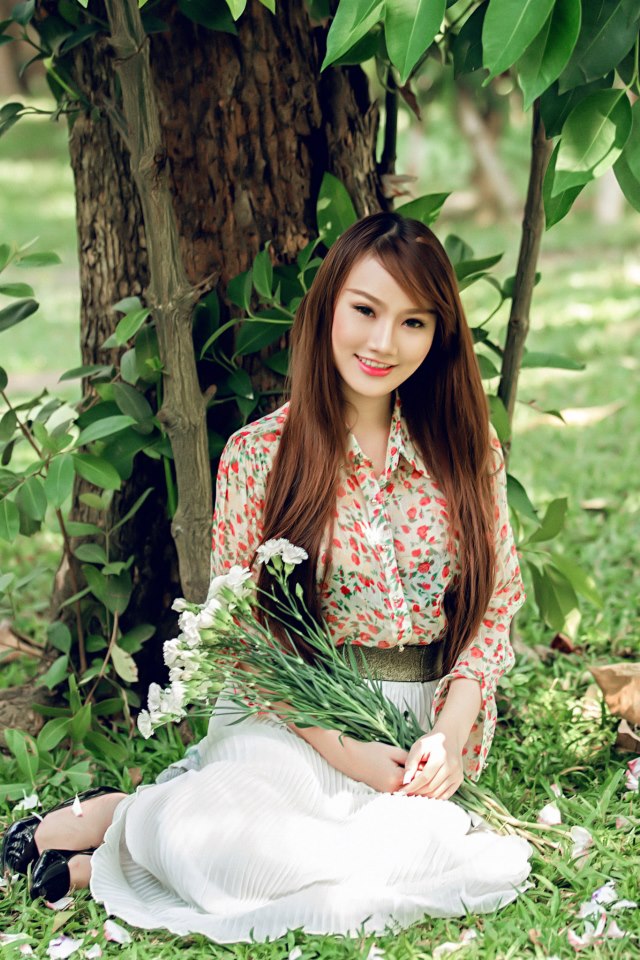 Hotgirl Jolie Quỳnh e ấp đón xuân sang