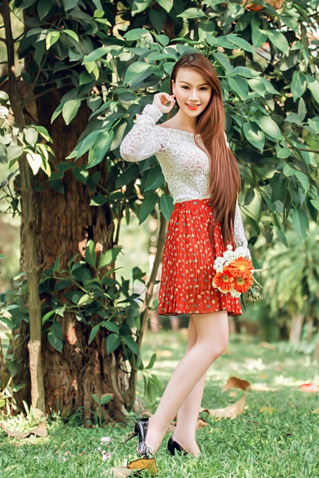 Hotgirl Jolie Quỳnh e ấp đón xuân sang