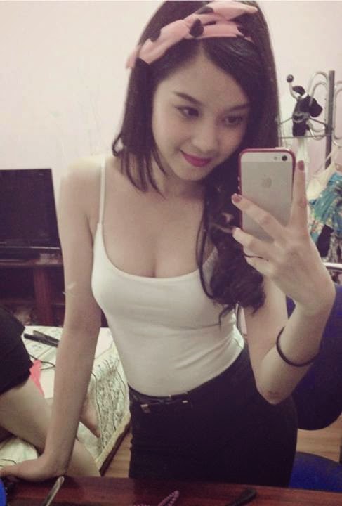 Hotgirl khoe “bưởi” và lộ hàng trên Facebook