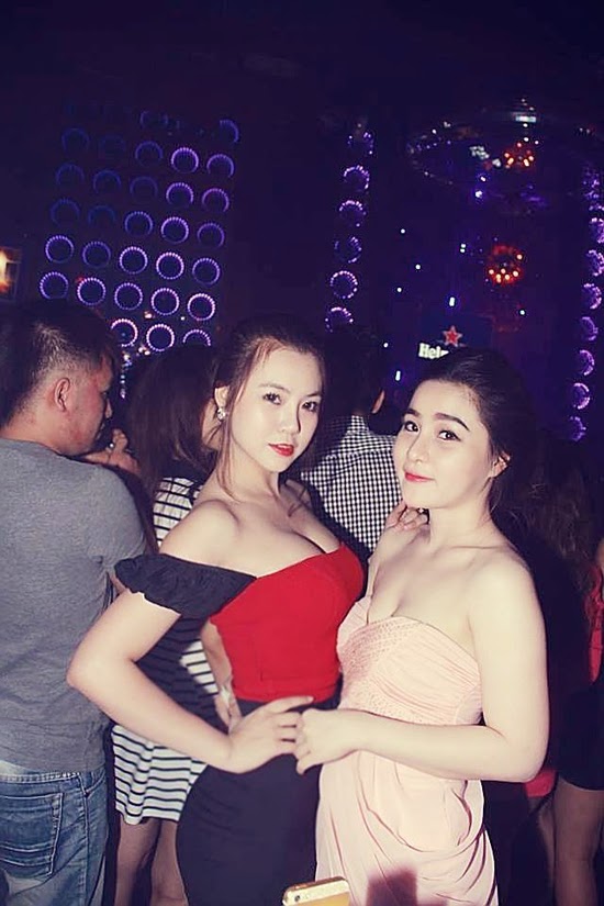 Hotgirl khoe “bưởi” và lộ hàng trên Facebook