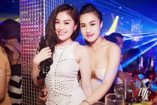 Hotgirl khoe “bưởi” và lộ hàng trên Facebook