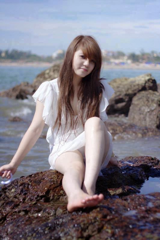 Hotgirl khoe “bưởi” và lộ hàng trên Facebook